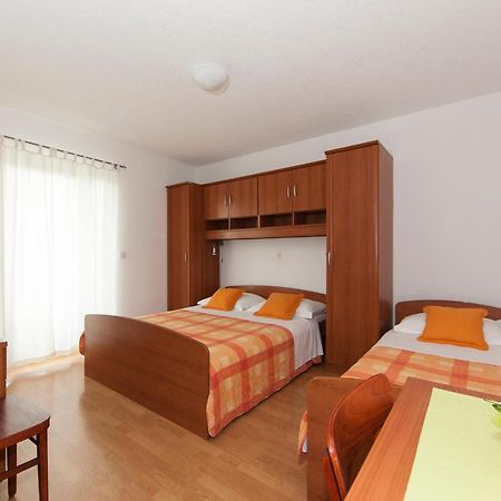 Apartments Milana 2 Tucepi Exterior photo