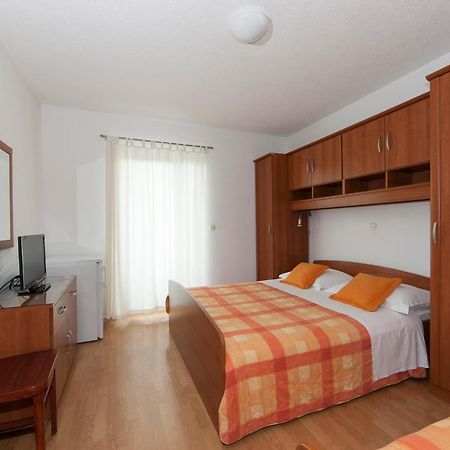Apartments Milana 2 Tucepi Exterior photo