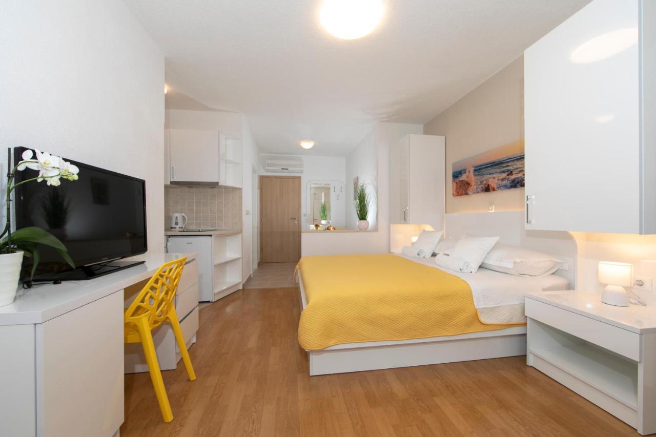 Apartments Milana 2 Tucepi Exterior photo