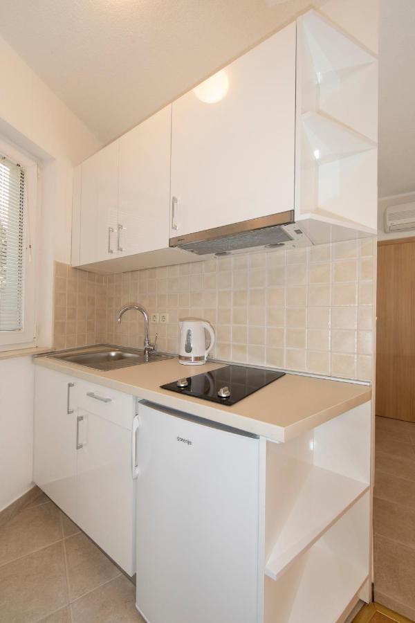 Apartments Milana 2 Tucepi Exterior photo