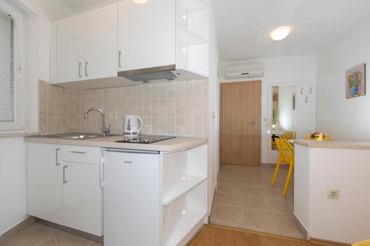 Apartments Milana 2 Tucepi Exterior photo