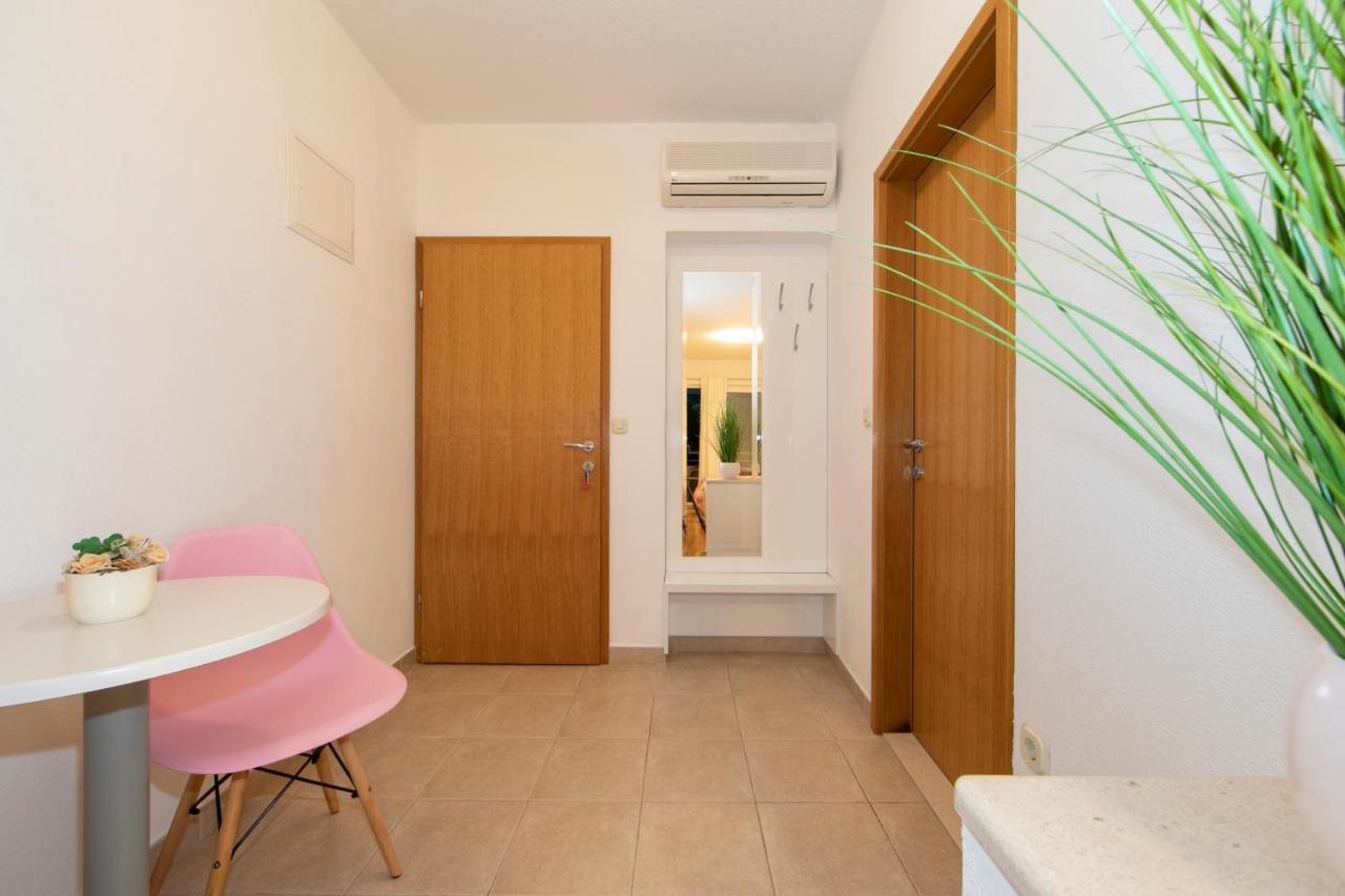 Apartments Milana 2 Tucepi Exterior photo