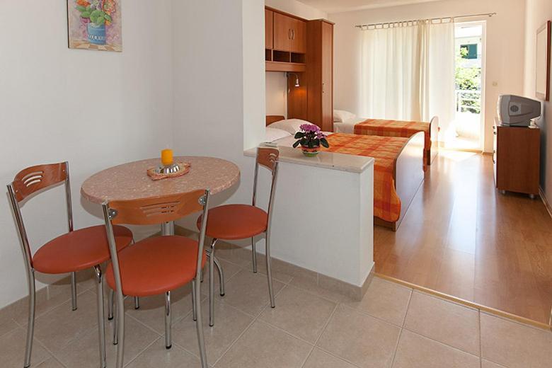 Apartments Milana 2 Tucepi Exterior photo