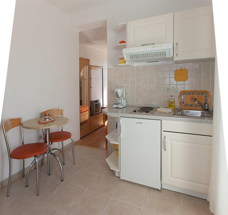 Apartments Milana 2 Tucepi Exterior photo
