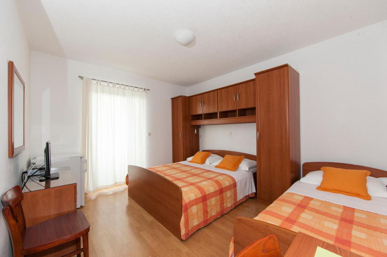Apartments Milana 2 Tucepi Exterior photo