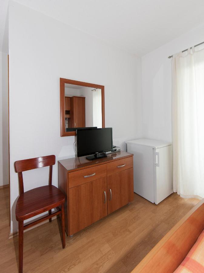Apartments Milana 2 Tucepi Exterior photo
